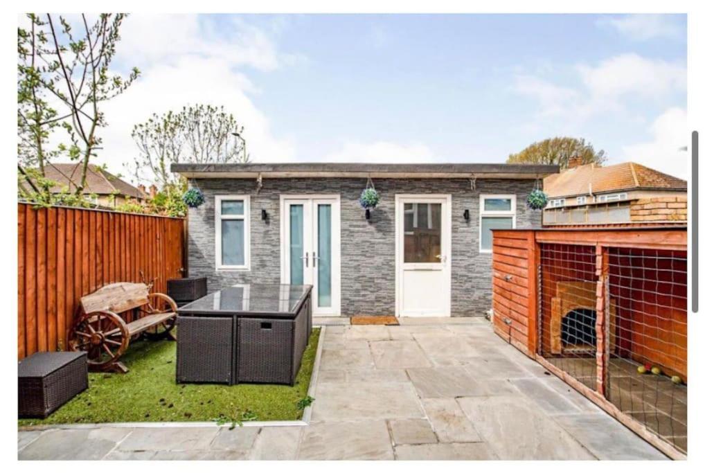 2 Bed - Walking Distance To Harry Potter Studio Watford  Exterior foto
